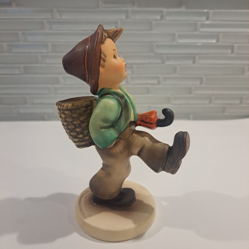 Goebel Hummel “ Globe Trotter” Porcelain Figurine Marked M.J Hummel 5"